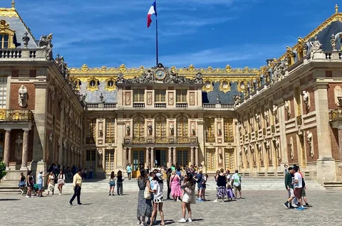 Privétour Versailles vanuit Parijs, hotelophaal met Mercedes