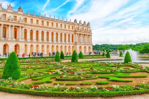 Versailles coach tour from Paris, skip-the-line palace entry