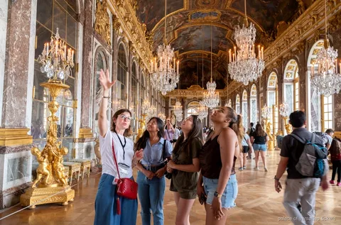 Versailles Tour mit dem Zug ab Paris, geführter Schlossbesuch